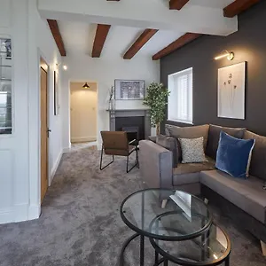  Holiday home Host & - Caedmon House